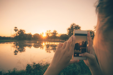 Photographing sunset with a phone